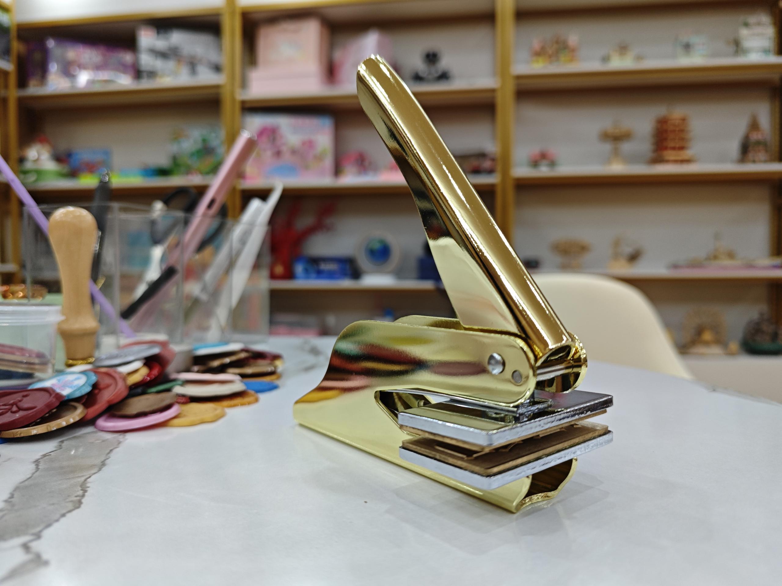 Customized Embosser Stamp Priv - đánh giá và giá Resin Art Logo
